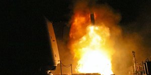 Εκτόξευση πυραύλου από το καταδρομικό USS Monterey (Φωτογραφία: AP)