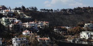 Καμένα σπίτια /Φωτογραφία intime news