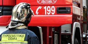 Προσπάθειες απεγκλωβισμού δύο ατόμων από παλιά κατοικία. Φωτογραφία: Eurokinissi 