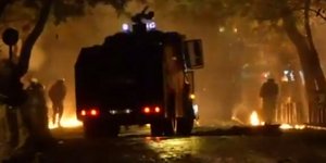 Τα χθεσινά επεισόδια στο κέντρο τράβηξαν την προσοχή των ξένων μέσω [βίντεο]