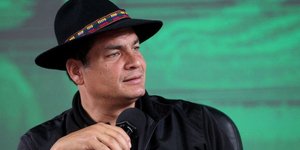 Ο πρόεδρος του Ισημερινού που θέλει να γίνει ο νέος Τσάβεζ «μπαίνοντας» στο μάτι