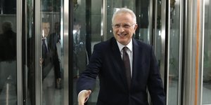 Ο πρώην υπουργός του ΠΑΣΟΚ Γιάννης Ραγκούσης- φωτογραφία intimenews
