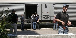 Με βαγόνια-ψυγεία μεταφέρονται οι σοροί των θυμάτων του Boeing -Εχουν ανασυρθεί 