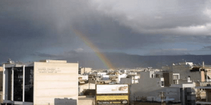 Βελτιώνεται ο καιρός: Νεφώσεις με σποραδικές βροχές και εξασθένηση των ανέμων