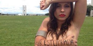 Οι Βραζιλιάνες βγήκαν από τα ρούχα τους για να φωνάξουν «Δεν αξίζω να με βιάσουν