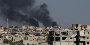 Σχεδόν η μισή Ράκα-de facto πρωτεύουσα του ISIS- έχει πέσει στα χέρια των πολιορκητών (ΦΩΤΟΓΡΑΦΙΕΣ: ΑΡ)