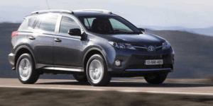 Toyota RAV4: H νέα γενιά του κοστίζει από 24.808 ευρώ. Με τετρακίνηση.