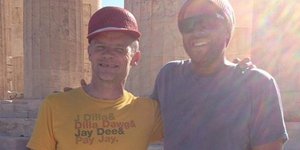 Στον Παρθενώνα ο μπασίστας των Red Hot Chili Peppers [εικόνα]