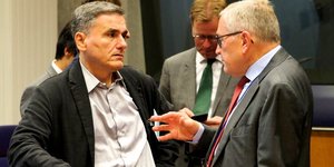 Ο Κλάους Ρέγκλινγκ με τον Ευκλείδη Τσακαλώτο (Φωτογραφία: EUROKINISSI)