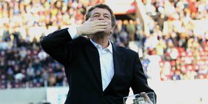 Ρεχάγκελ: Η Ελλάδα δεν θα... πέσει 