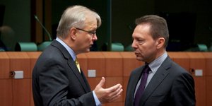 Ολι Ρεν: ΔΝΤ και ΕΚΤ συμφωνούν ότι δεν υπάρχει θέμα αναθεώρησης της συμφωνίας με