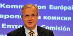 Oλι Ρεν: Ήταν μεγάλο λάθος η ένταξη της Ελλάδας στην Ευρωζώνη