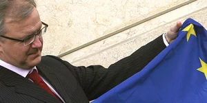 Ρεν: Πρέπει να υπάρξει συμφωνία για την Ελλάδα στις 12 Νοεμβρίου