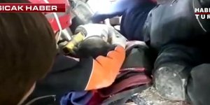 Ο μικρός Μαχμούτ ανασύρθηκε τραυματισμένος από τα ερείπια εννιά ώρες μετά την κατάρρευση της πολυκατοικίας (Φωτογραφία: YouTube)