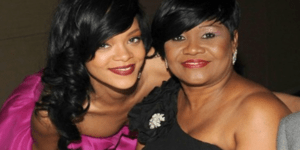 Η βίλα που χάρισε η Ριάνα στη μητέρα της και η επίδειξη on camera [βίντεο]