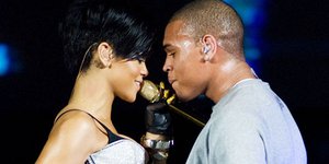 Οταν η Ριάνα πασαλείφθηκε με τούρτα και της χούφτωσαν τα οπίσθια [εικόνες]