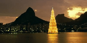 Εντυπωσιακά Χριστουγεννιάτικα δέντρα απ' όλο τον κόσμο [εικόνες]