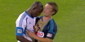 Εριξε κουτουλιά στον αντίπαλό του σαν τον Ζιντάν [βίντεο]