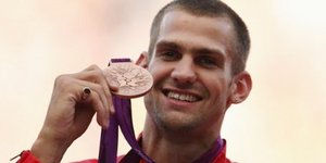 Πήρε μετάλλιο και το πανηγύρισε γυμνός στο μπαλκόνι του [εικόνες]