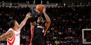 Νίκη των Μαϊάμι Χιτ με σόου του ΛεΜπρόν Τζέιμς [βίντεο]