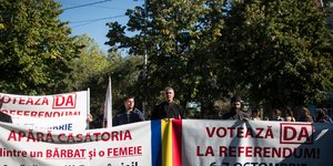 Από την προεκλογική καμπάνια κατά του γάμου των ομοφύλων στη Ρουμανία/Φωτογραφία: AP-Andreea Alexandru