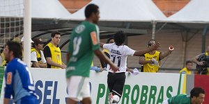 Καταπληκτικό γκολ με τακουνάκι [βίντεο]