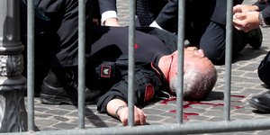 Ανεργος και απελπισμένος ο άνδρας που πυροβόλησε έξω από το Παλάτσο Κίτζι 