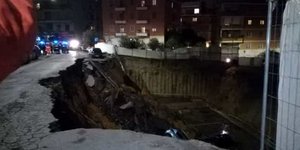 Ανοιξε κρατήρας σε δρόμο στη Ρώμη (Φωτογραφία: Roma Today)