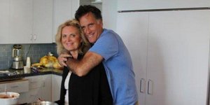 Ο παρολίγον πλανητάρχης σοκάρει: ανεβάζει «ανάρμοστες» φωτογραφίες με τη γυναίκα