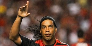 Ο Ροναλντίνιο σκοράρει με ψαλιδάκι στην προπόνηση της Φλαμένγκο [βίντεο]