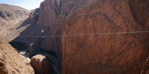 Ακροβατώντας στον γκρεμό - Το πρωτότυπο άθλημα που κόβει την ανάσα [εικόνες]