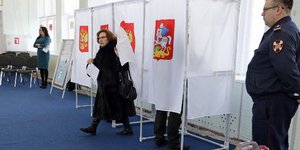 Ψηφίζουν σήμερα οι Ρώσοι (Φωτογραφία: AP/ Alexander Zemlianichenko)