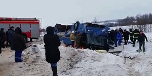 Ανατροπή λεωφορείου με παιδιά στη Μόσχα