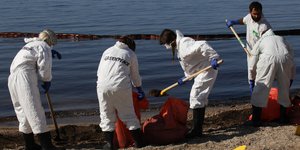 Ερχεται κλιμάκιο από το Ρότερνταμ για την πετρελαιοκηλίδα / Φωτογραφία: ΠΑΝΑΓΟΠΟΥΛΟΣ ΓΙΑΝΝΗΣ/Eurokinissi