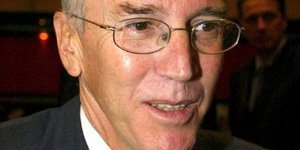 Τα τρία «καυτά» ερωτήματα του Ρουμελιώτη στον Παπανδρέου για το Μνημόνιο