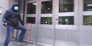 Επίθεση του Ρουβίκωνα στα γραφεία της ΔΕΔΔΗΕ στο κέντρο της Αθήνας /Φωτογραφία: EUROKINISSI