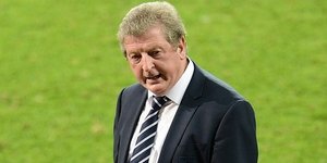 Η... κουτουλιά του προπονητή της Αγγλίας στον πάγκο του [βίντεο]