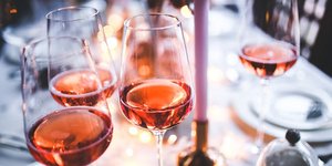 Τα ροζέ κρασιά αρχίζουν να κερδίζουν έδαφος/Φωτογραφία: Pixabay