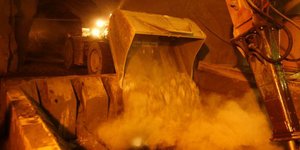 Θρίλερ στα έγκατα της γης -Πάνω από 200 μεταλλωρύχοι εγκλωβίστηκαν σε παράνομο ο