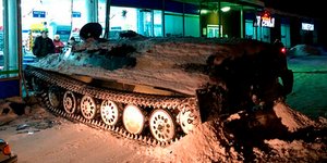 Με κλεμμένο τανκ εισέβαλε σε σούπερ μάρκετ ένας Ρώσος. Φωτογραφία: AP