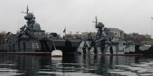 Οι Ρώσοι παίρνουν θέση μάχης απέναντι από την Κριμαία -Κινήσεις στρατιωτικών δυν