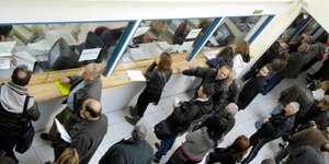 Από τη Δευτέρα οι αιτήσεις για ένταξη στη ρύθμιση των 100 δόσεων (EUROKINISSI/ΘΑΝΑΣΗΣ ΚΑΛΛΙΑΡΑΣ)