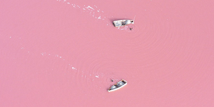 Η λίμνη βάφτηκε κόκκινη! Απίστευτες φωτογραφίες [εικόνες]