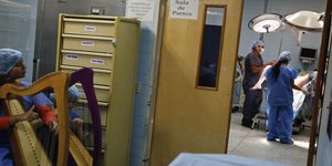 Γέννα μετά μουσικής: Μαιευτήριο στη Βενεζουέλα παίζει Μπράμς για τα μωρά