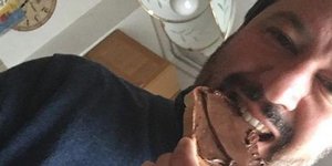 Η φωτογραφία που προκάλεσε θύελλα αντιδράσεων