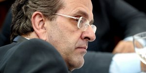 Guardian: Η κυβέρνηση Σαμαρά θα έχει νέες απώλειες στις ευρωεκλογές μετά το σκάν