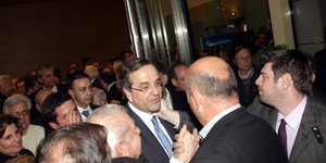Κόπηκε το ρεύμα ενώ μιλούσε ο Σαμαράς- «Το άλλο ρεύμα του λαού