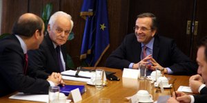 Γιατί η κυβέρνηση σέρνει τα πόδια για επίορκους και αλλαγές στο Δημόσιο