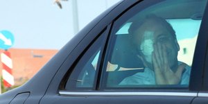 Ο Σαμαράς στη μέγγενη μεταξύ γιατρών και Συντάγματος