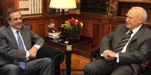 Παπούλιας σε δημοσιογράφους: «Αντίσκηνα έχετε; Σας παραχωρώ τον κήπο»